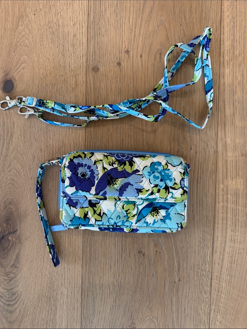 Vera Bradley All In One Crossbody Blueberry Blooms Floral Quiltedโ Thin Strap